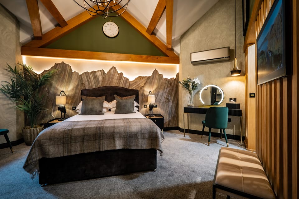 Superior Suite, Ground Floor | Individually decorated, desk, soundproofing, iron/ironing board