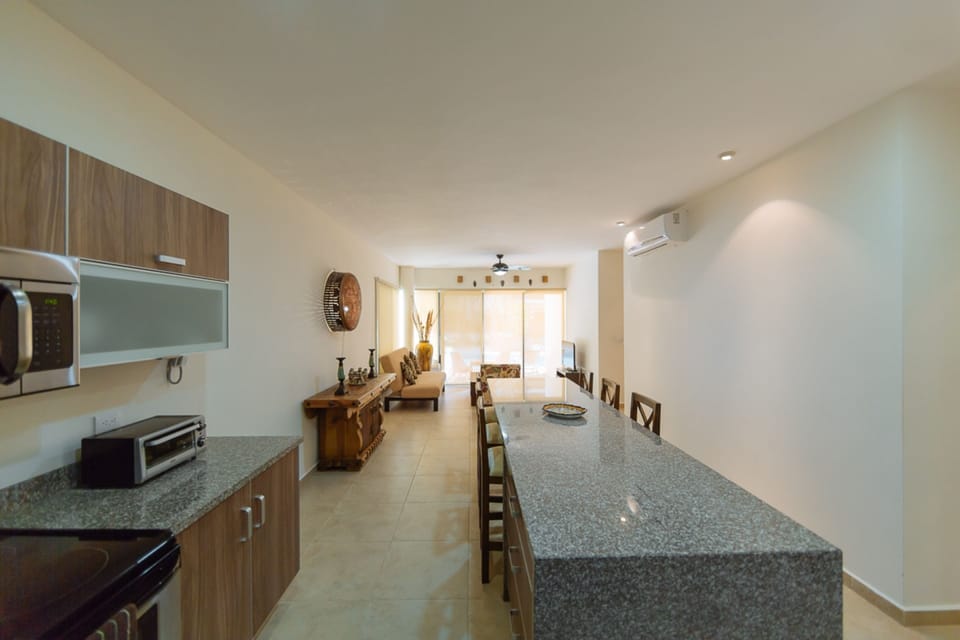 Comfort Condo, 2 Bedrooms, Pool Access, Poolside | Private kitchen | Full-size fridge, microwave, stovetop, coffee/tea maker