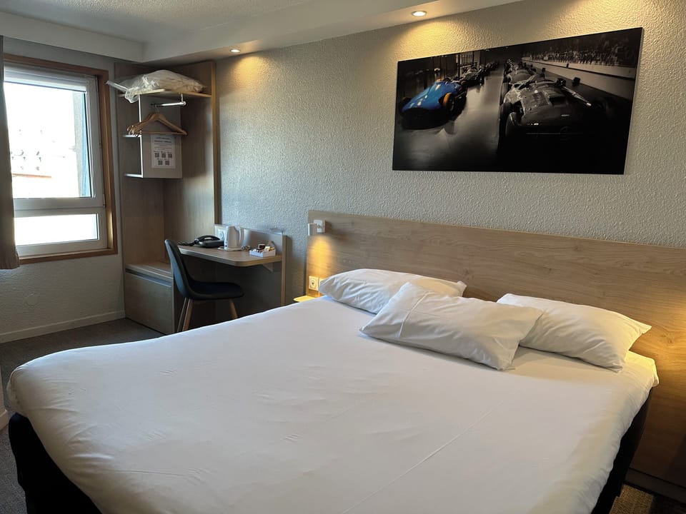 Double Room | Desk, laptop workspace, blackout drapes, iron/ironing board