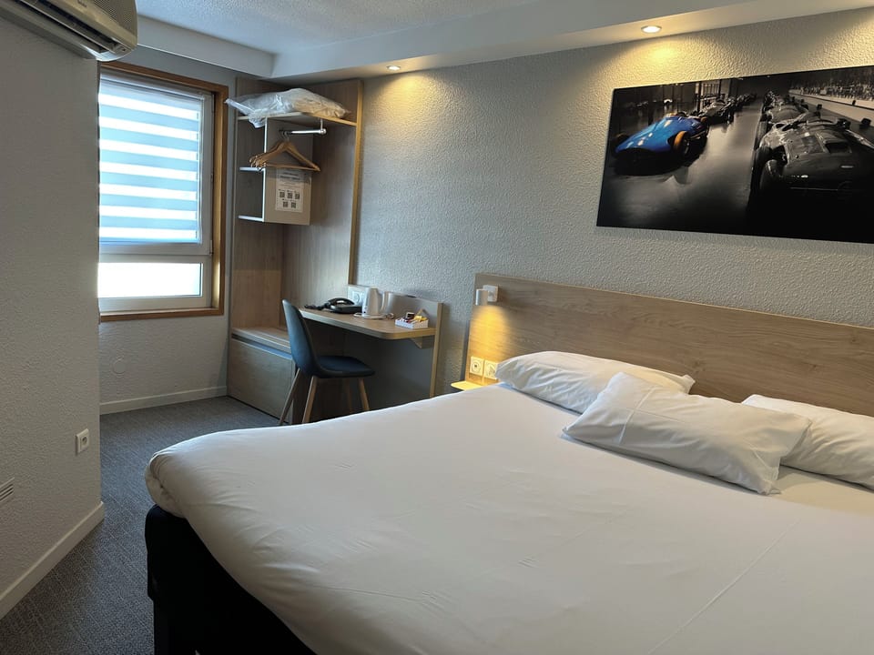 Double Room | Desk, laptop workspace, blackout drapes, iron/ironing board