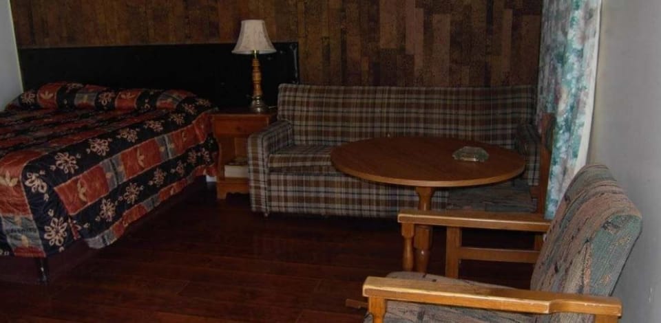 Standard Single Room, 1 Queen Bed | Desk, WiFi (free), bed sheets