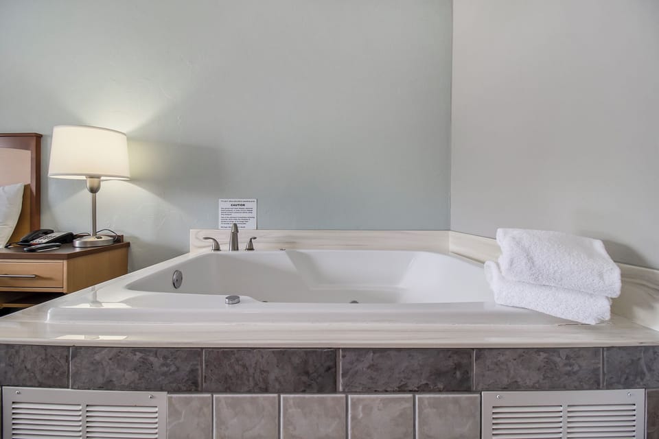 Private spa tub