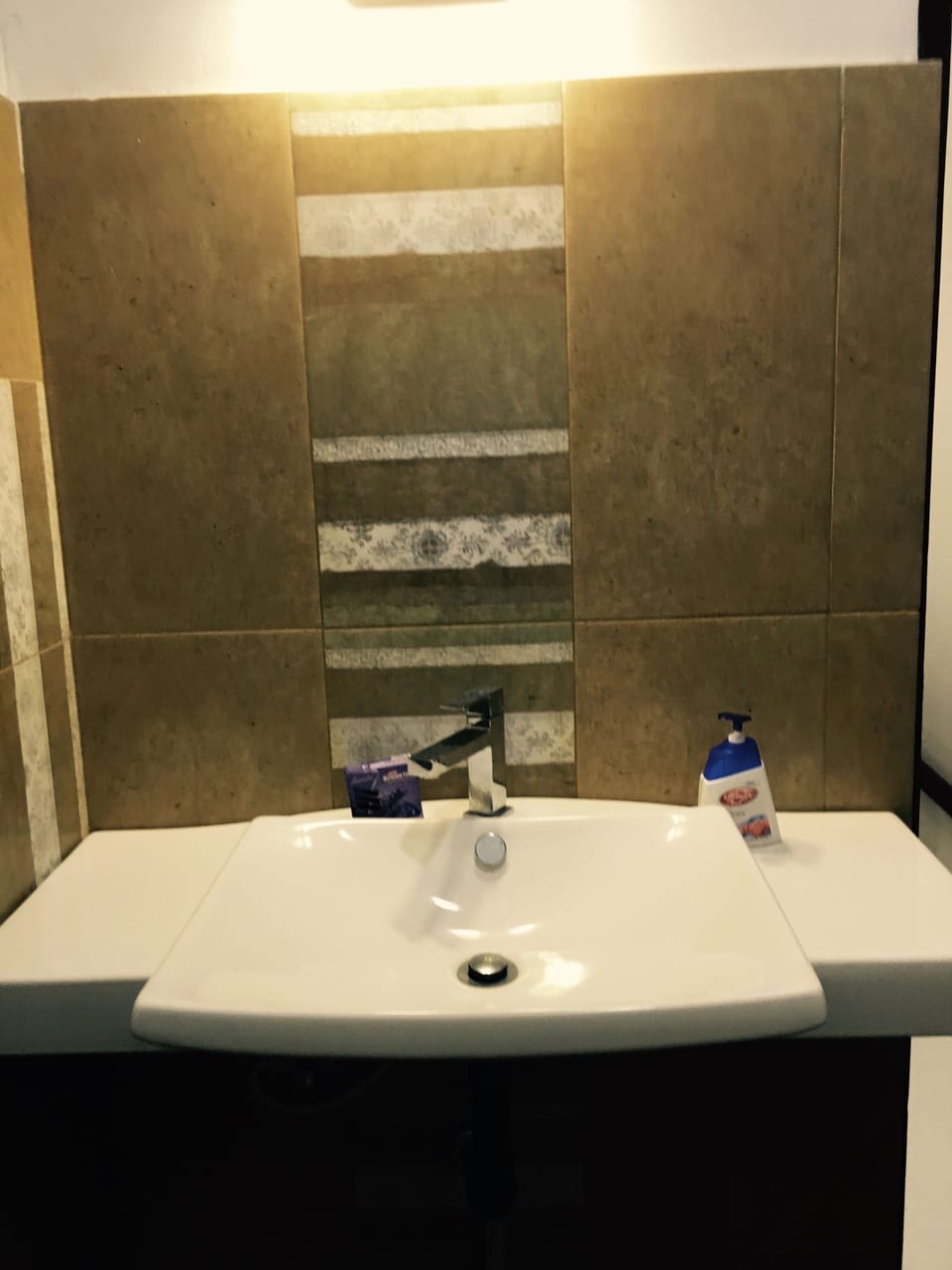 Standard Double Room, Non Smoking, Private Bathroom | Bathroom sink