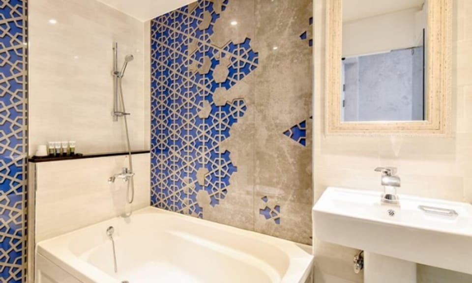 Deluxe Double Room | Individually decorated, individually furnished, desk, laptop workspace