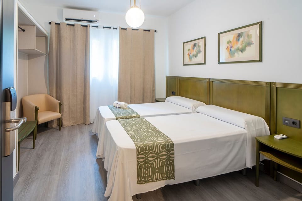 1 bedroom, premium bedding, free WiFi, bed sheets