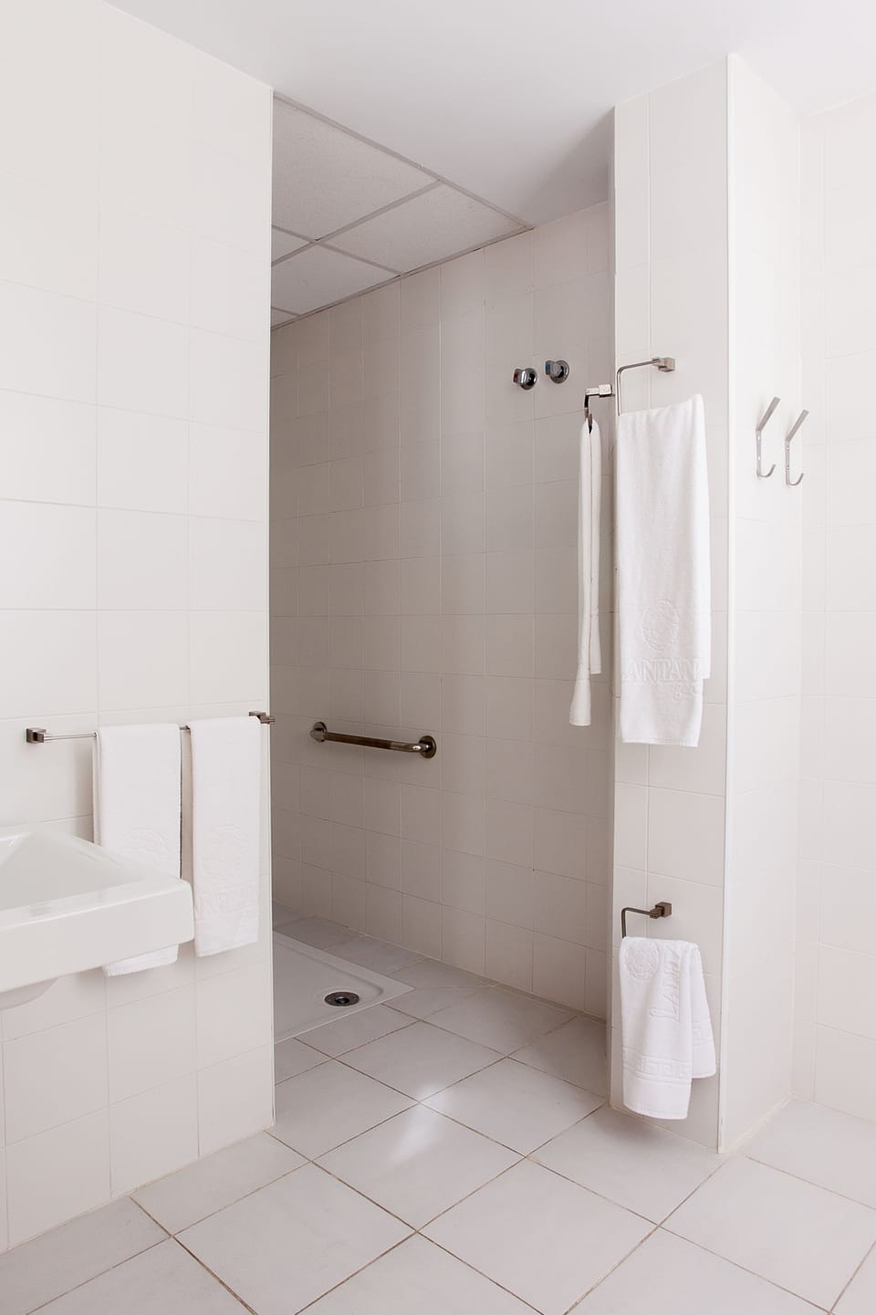 Twin Room, Accessible | Bathroom | Shower, free toiletries, towels