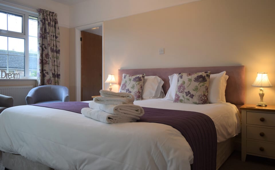 Double Room | Desk, free WiFi, bed sheets