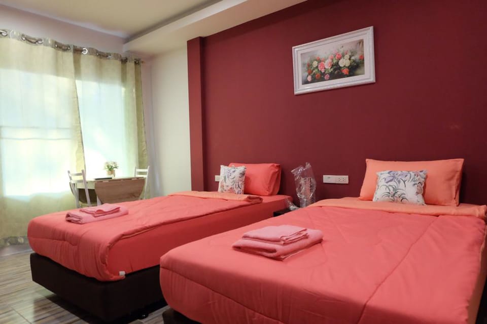 Deluxe Twin Room | Desk, free WiFi