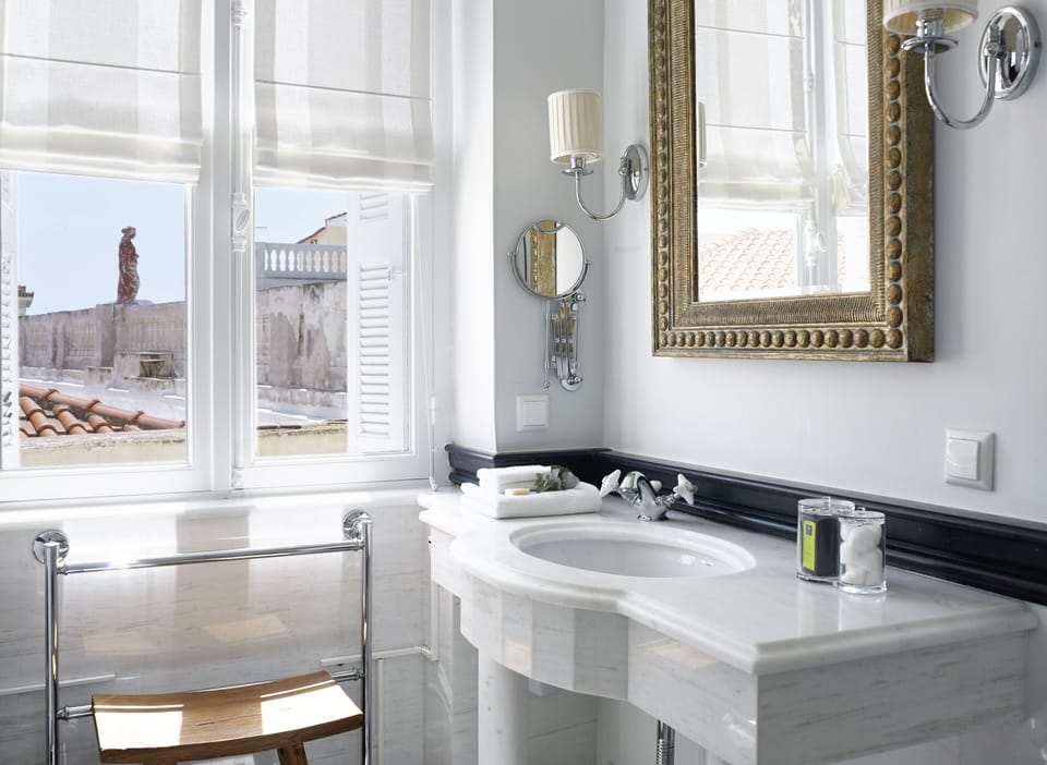 Deluxe Double Room, Sea View | Bathroom sink