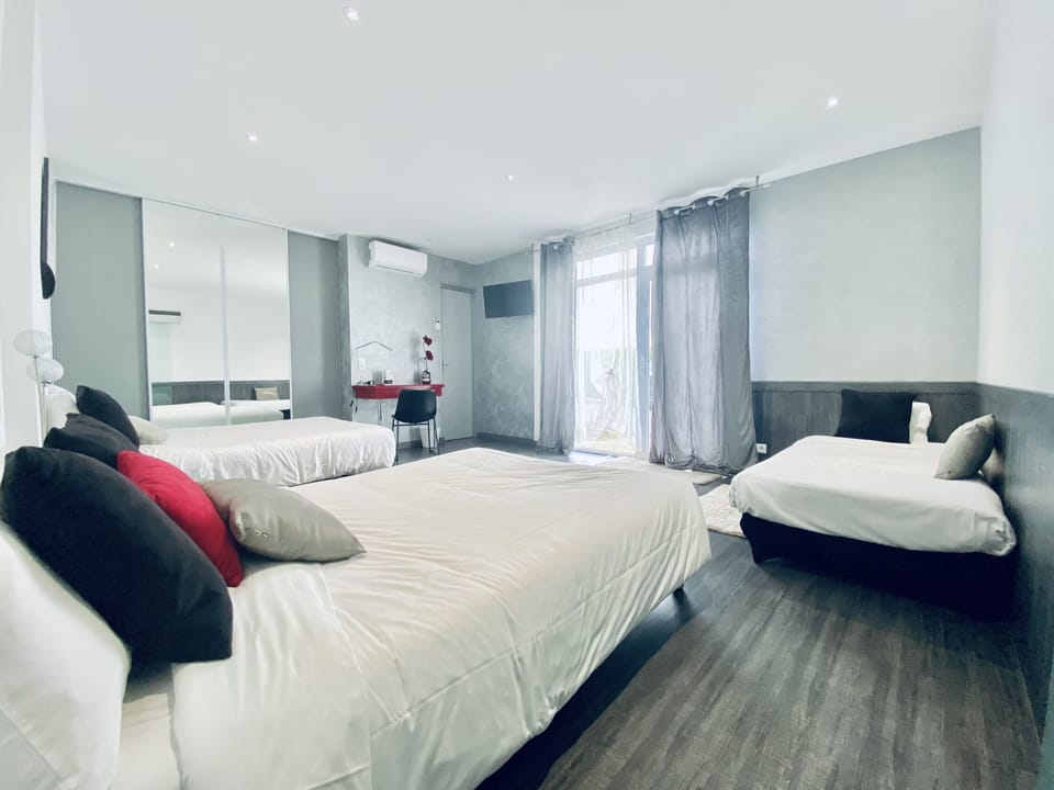 Family Room | Soundproofing, iron/ironing board, cribs (free), WiFi (free)