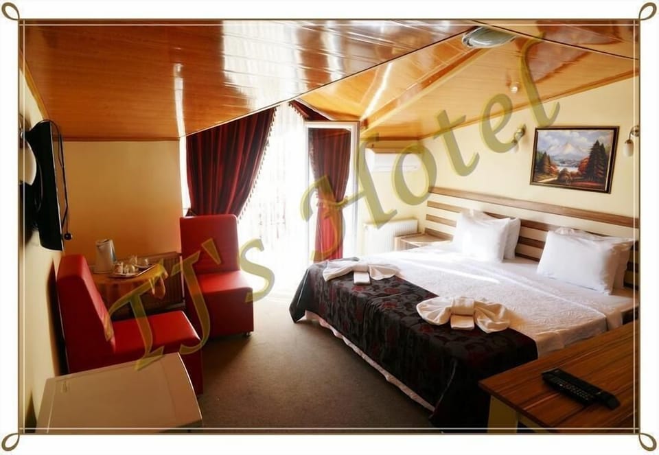 Suite | Minibar, in-room safe, desk, soundproofing