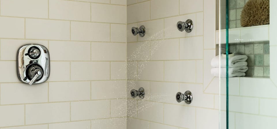 Deluxe Room | Bathroom | Free toiletries, hair dryer, towels
