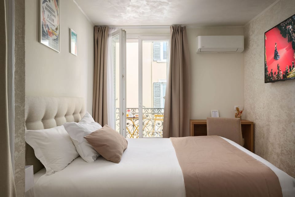 Superior Double Room, Balcony | Desk, soundproofing, free WiFi, bed sheets