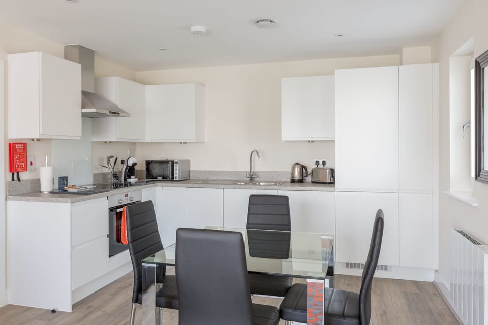 Luxury Apartment, 1 Double Bed, City View | Private kitchen | Full-size fridge, microwave, oven, stovetop