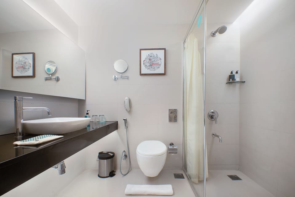 Combined shower/tub, free toiletries, hair dryer, bathrobes