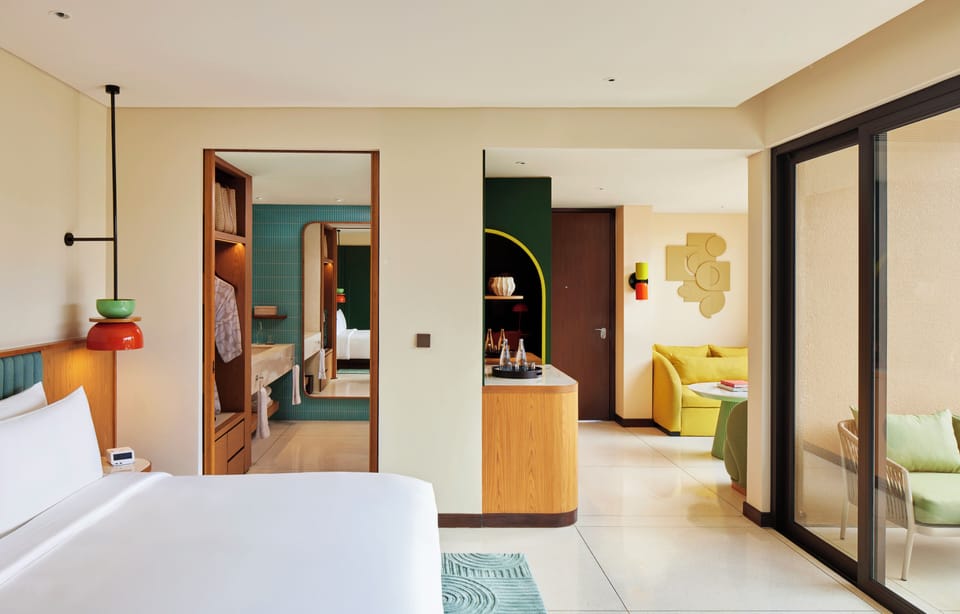 Premium Room, 1 King Bed, Balcony | Minibar, in-room safe, desk, laptop workspace