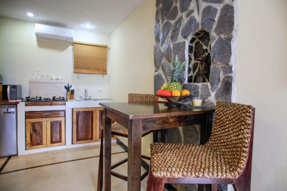 Standard Room, 1 Bedroom, Kitchenette, Pool View | Private kitchenette | Fridge