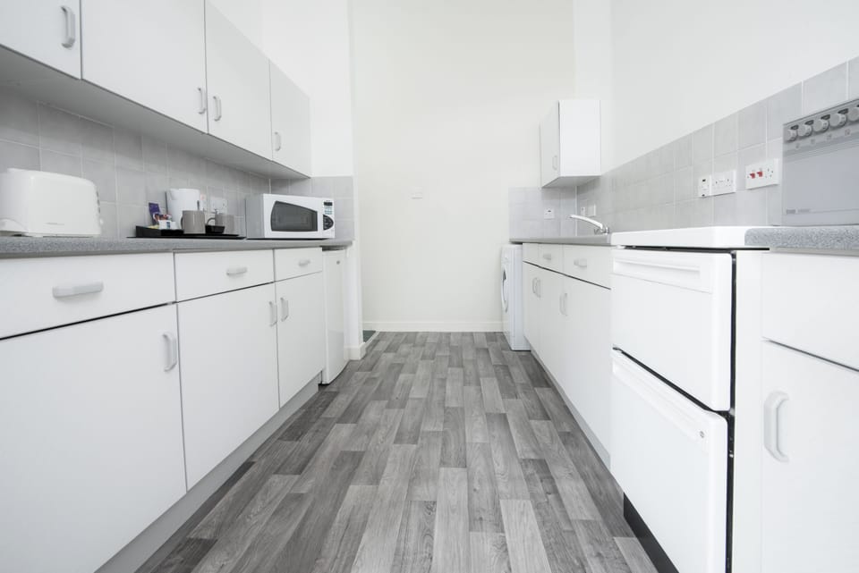 Business Apartment | Private kitchen | Coffee/tea maker, electric kettle