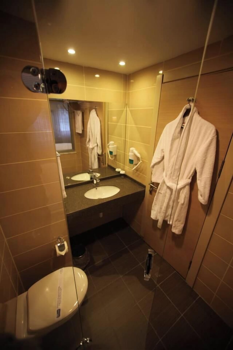 Standard Double Room, Garden View | Bathroom | Shower, free toiletries, hair dryer, towels