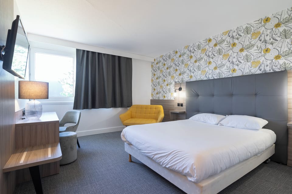 Premium Double Room, Refrigerator, Pool View | Desk, blackout drapes, soundproofing, cribs/infant beds