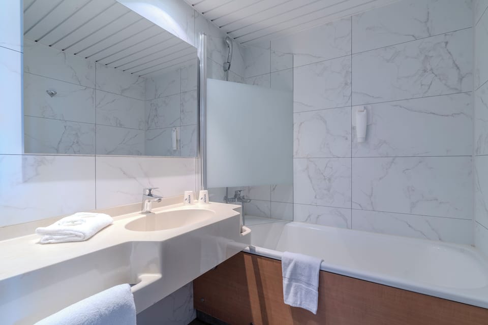 Desk, blackout drapes, soundproofing, cribs/infant beds