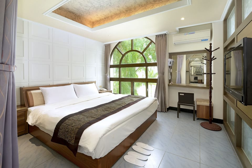 Exclusive Double Room, 2 Twin Beds | Desk, blackout drapes, free WiFi