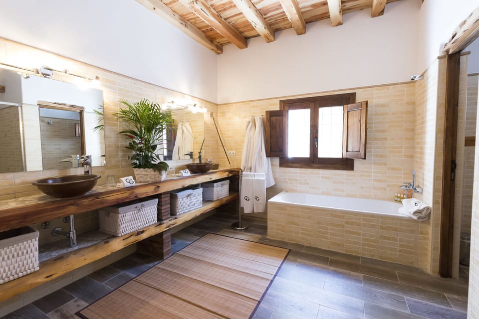 Bathtub, free toiletries, hair dryer, bathrobes