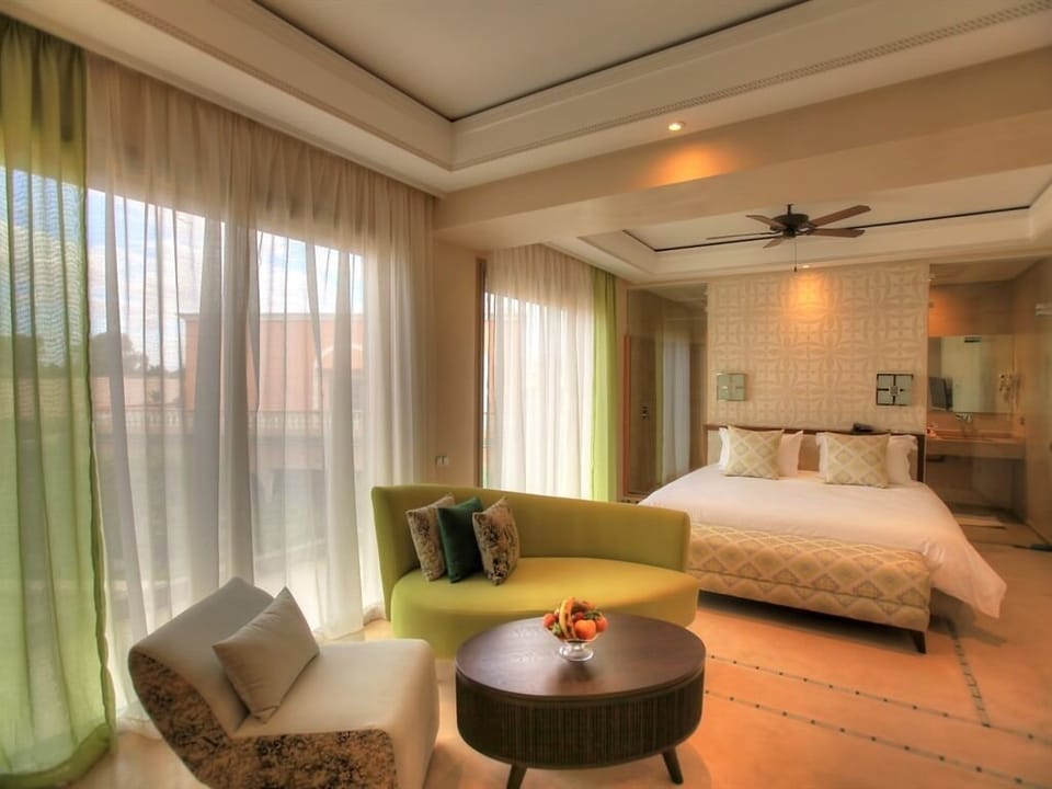 Suite, Private Bathroom (Royale)