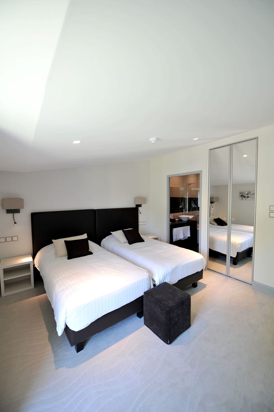 Standard Twin Room | Desk, soundproofing, free WiFi, wheelchair access