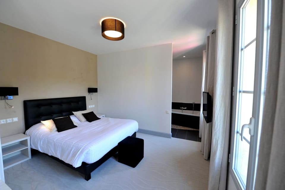 Suite | Desk, soundproofing, free WiFi, wheelchair access