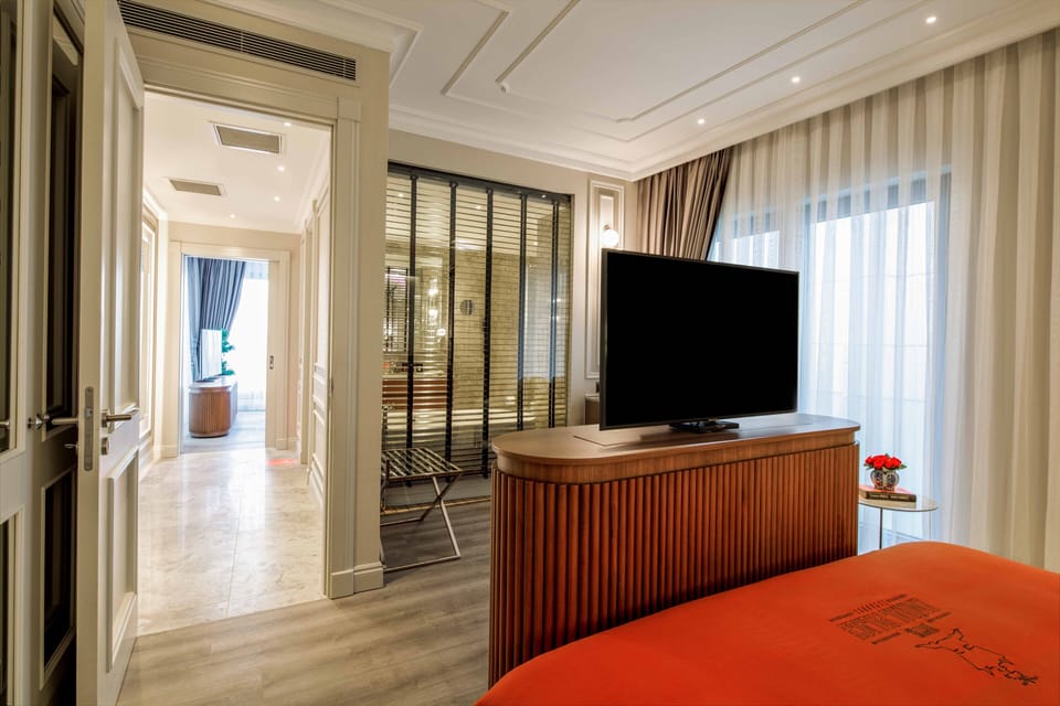 Executive Suite, Sea View | Egyptian cotton sheets, premium bedding, minibar, in-room safe
