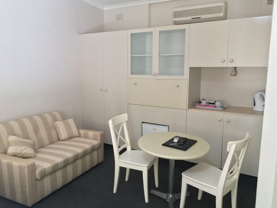 Deluxe Double Room | Soundproofing, iron/ironing board, free WiFi, bed sheets
