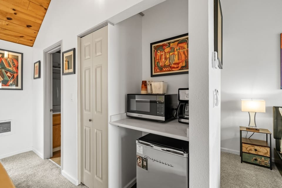 Deluxe Room, 1 King Bed, Bay View | Room amenity