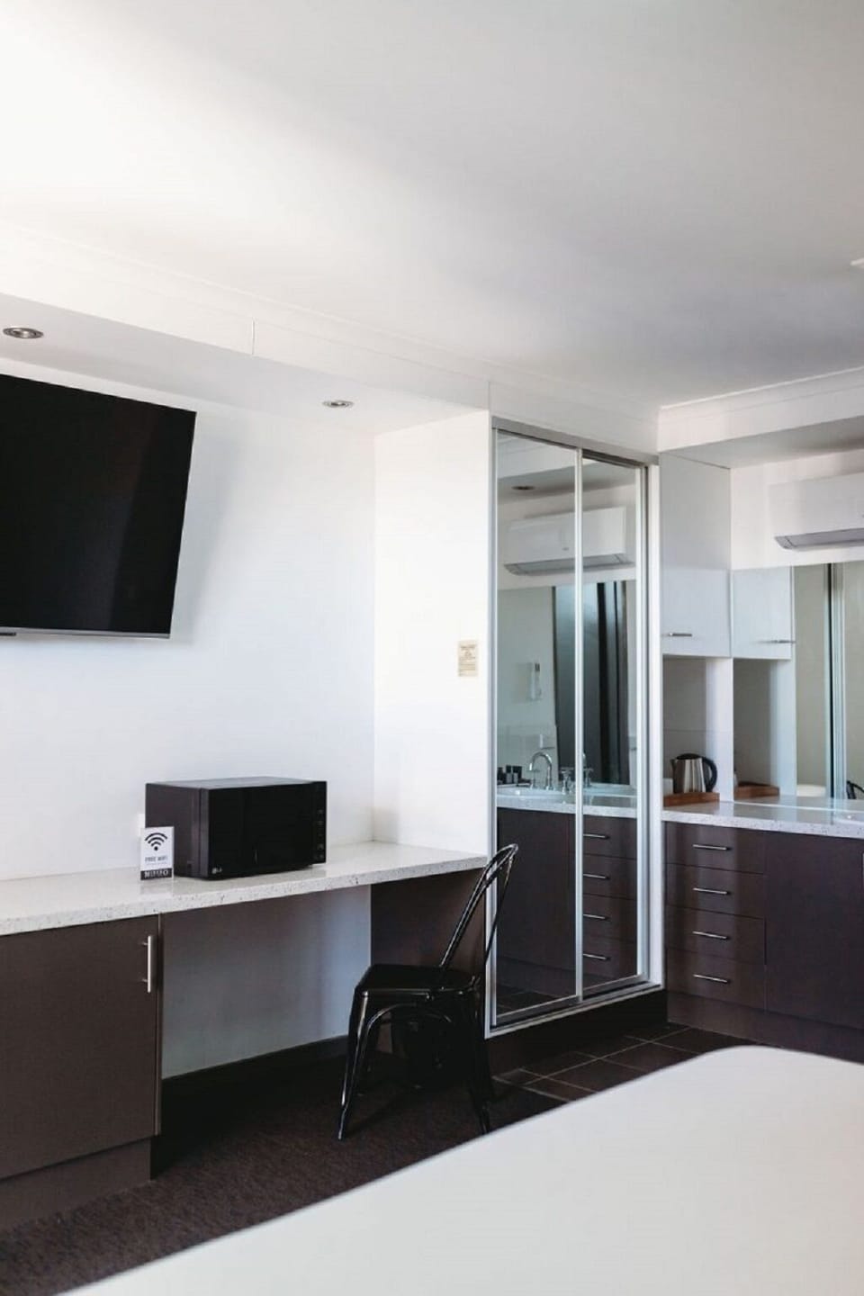 Deluxe Spa Room | Premium bedding, Select Comfort beds, iron/ironing board, free WiFi