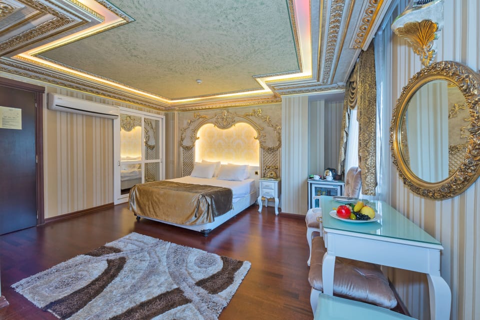 Junior Suite, 1 Bedroom, City View | Premium bedding, in-room safe, blackout drapes, soundproofing
