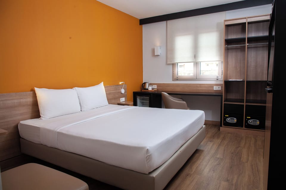 Standard Room | Minibar, in-room safe, desk, WiFi (free)