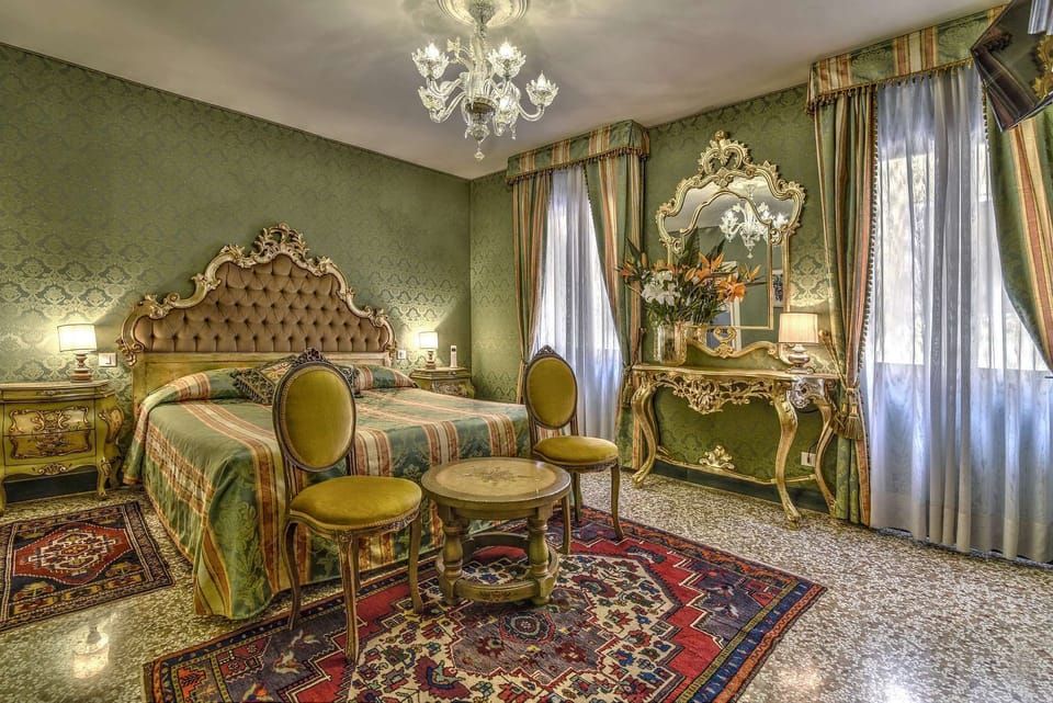 Superior Double Room | Minibar, in-room safe, desk, blackout drapes