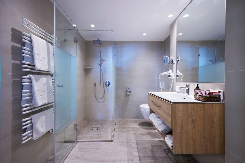 Shower, hair dryer, bathrobes, slippers