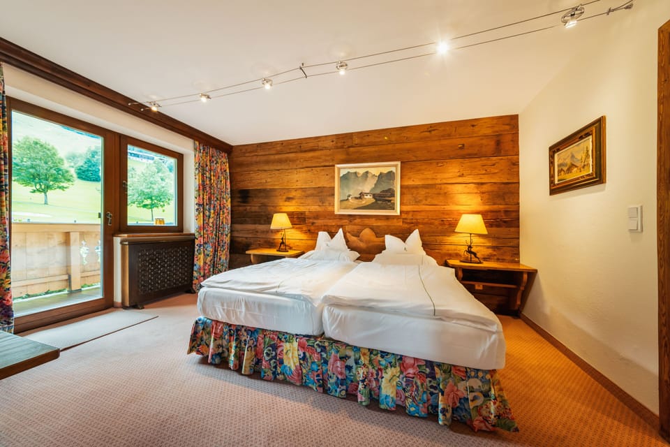 Suite | Hypo-allergenic bedding available, in-room safe, desk, cribs (surcharge)