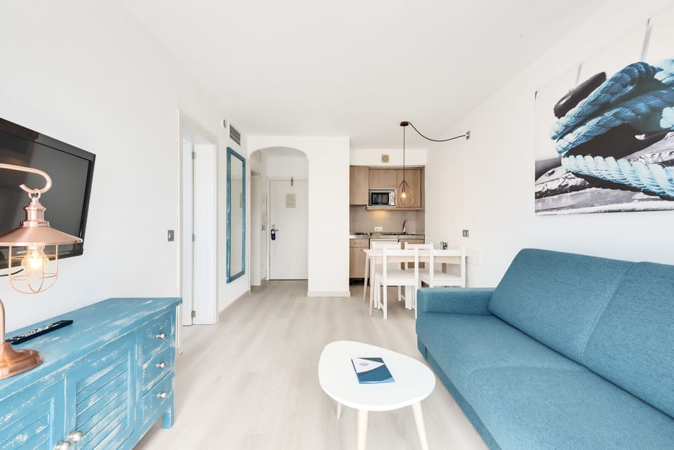 One Bedroom Apartment | Living room | Flat-screen TV
