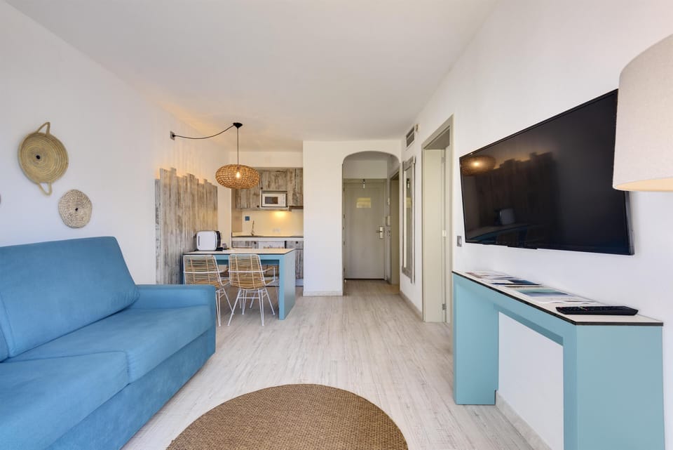 In-room safe, desk, free WiFi, bed sheets