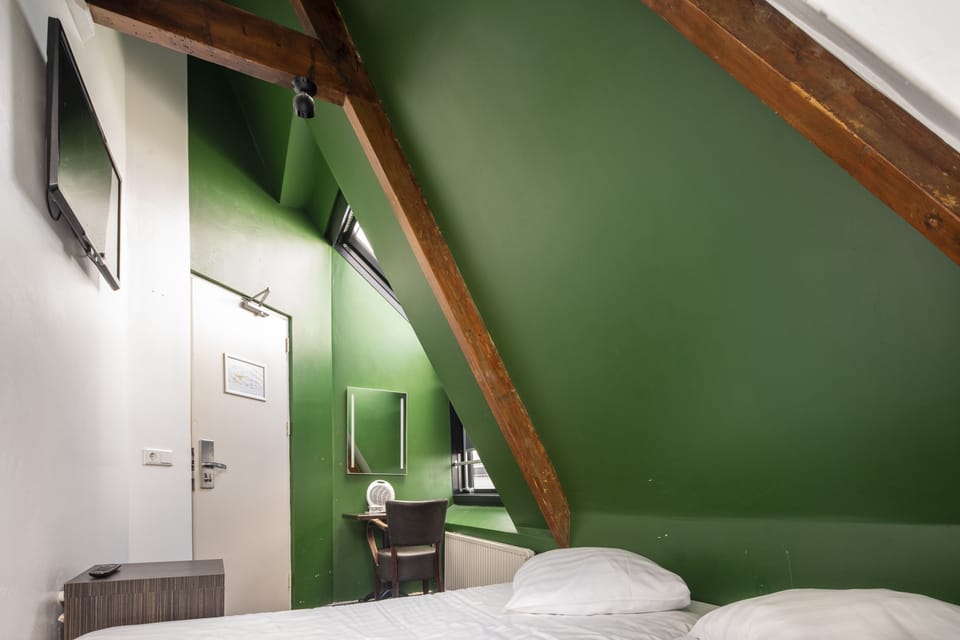 Twin Room, 2 Twin Beds, Shared Bathroom | In-room safe, desk, free WiFi, bed sheets