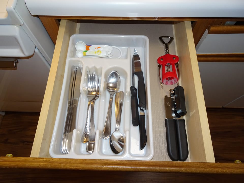 Full-size fridge, microwave, stovetop, coffee/tea maker