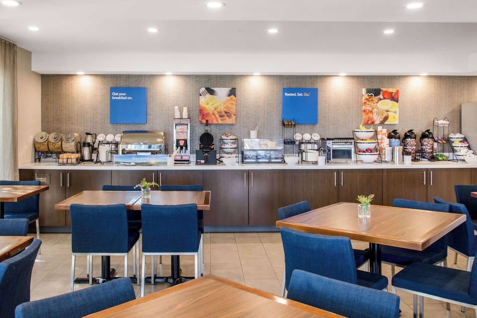 Free full breakfast on weekdays