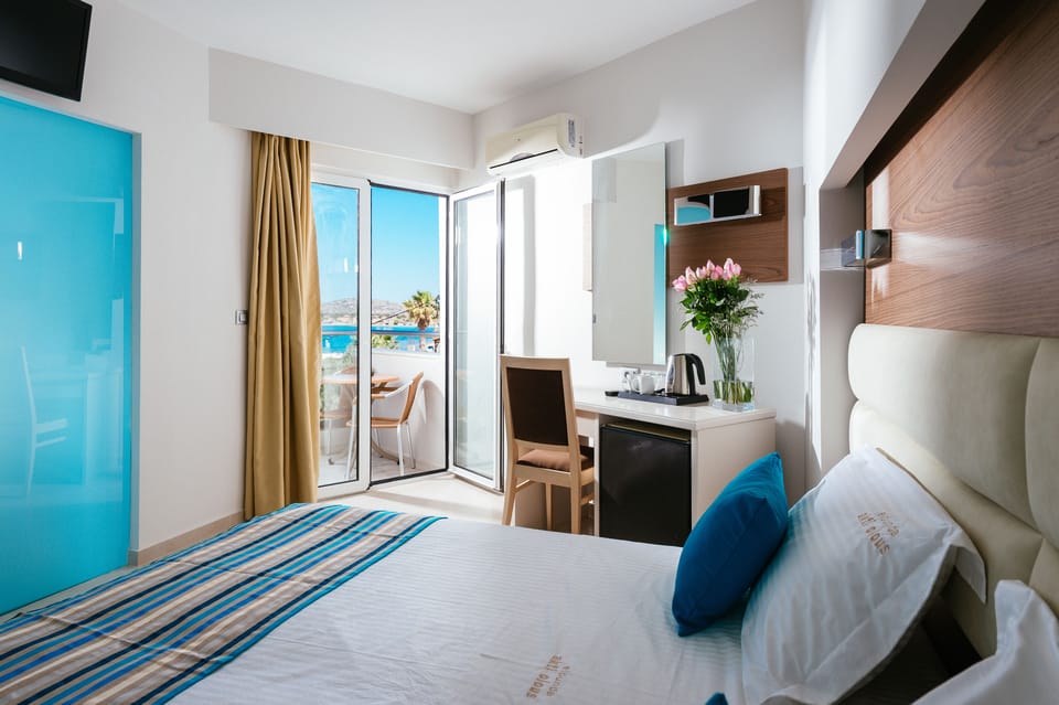 Double Room, Garden View | In-room safe, desk, soundproofing, free WiFi