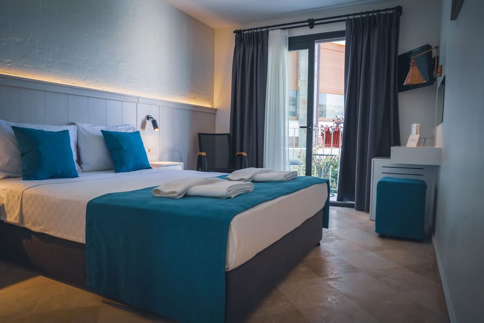 Superior Room | Egyptian cotton sheets, premium bedding, down comforters, minibar