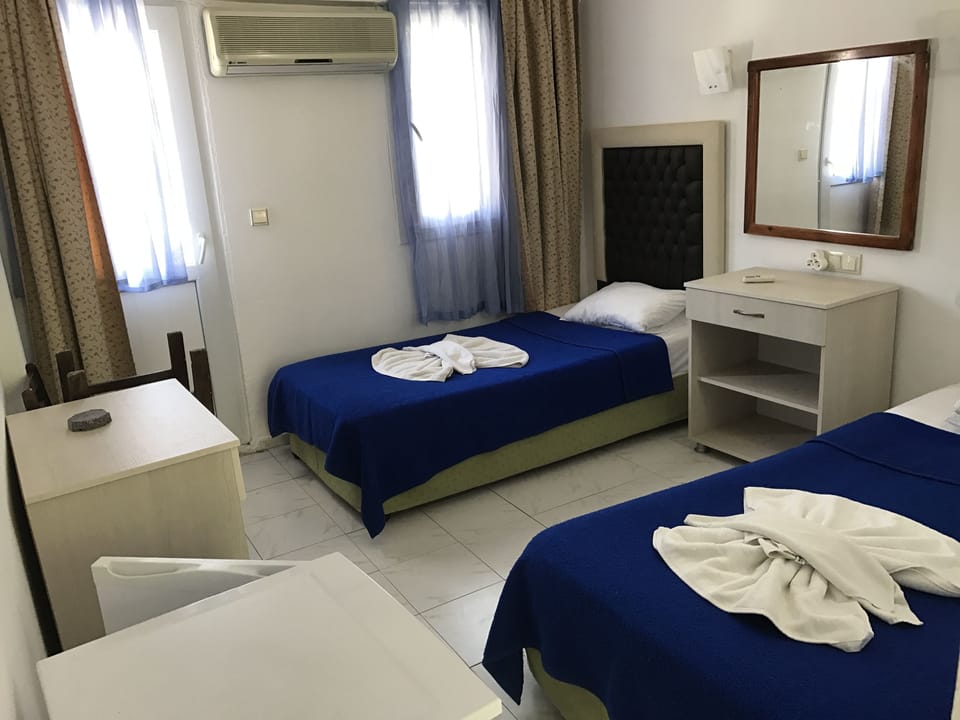 Twin Room, Balcony | Desk, iron/ironing board (on request), WiFi (free)