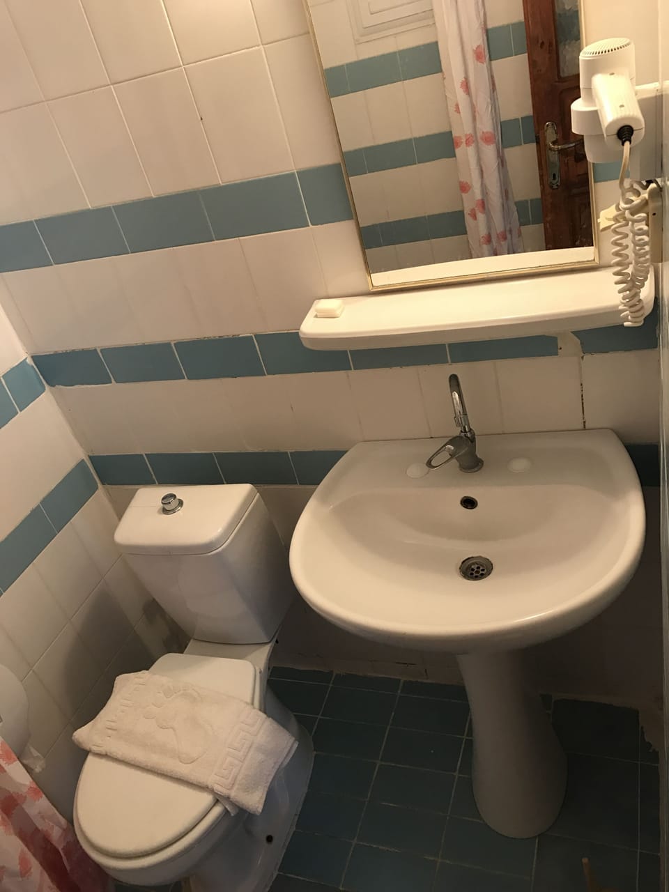 Double Room, Balcony | Bathroom | Shower, free toiletries, hair dryer, towels