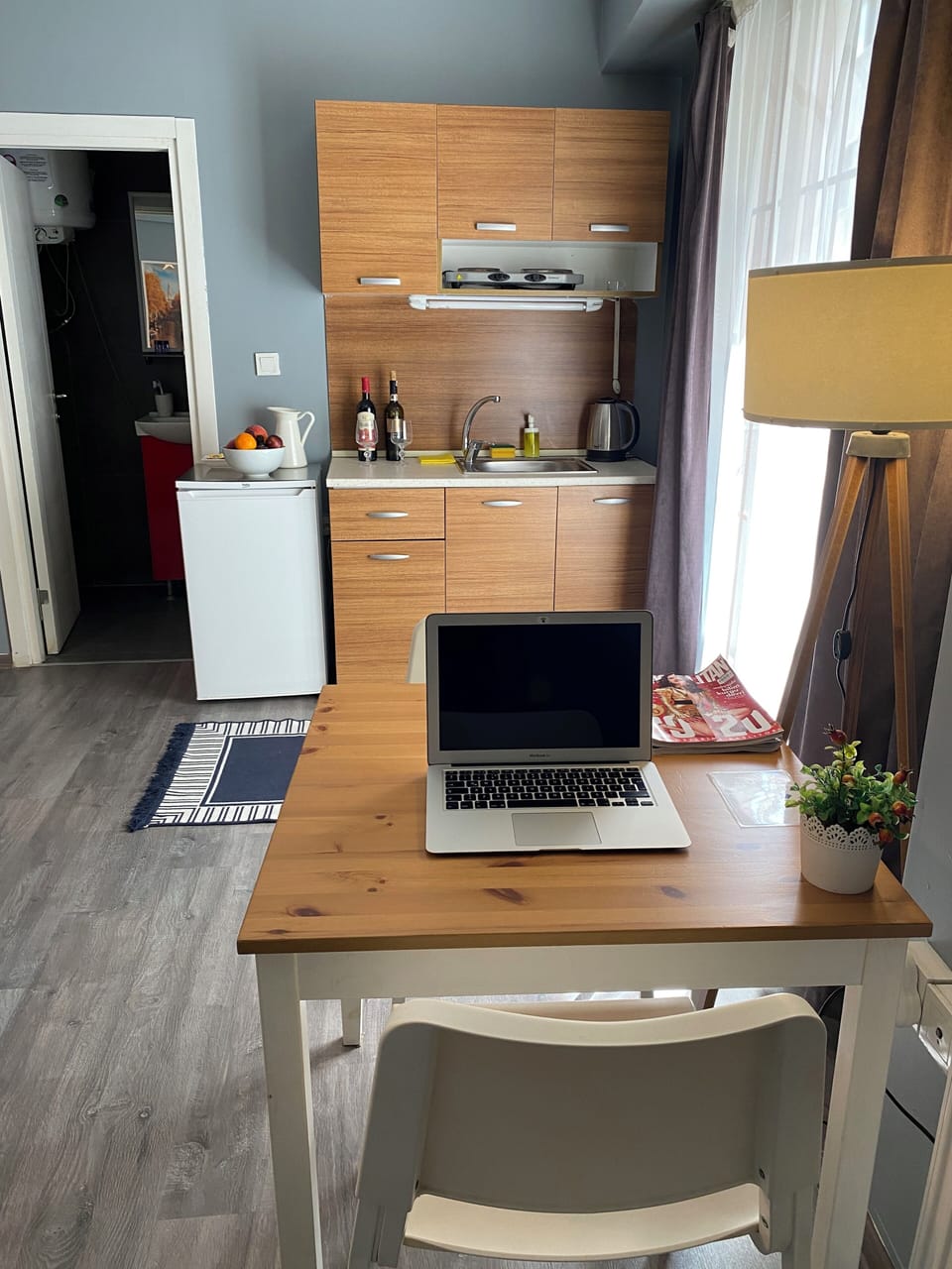 Studio | Premium bedding, minibar, desk, laptop workspace