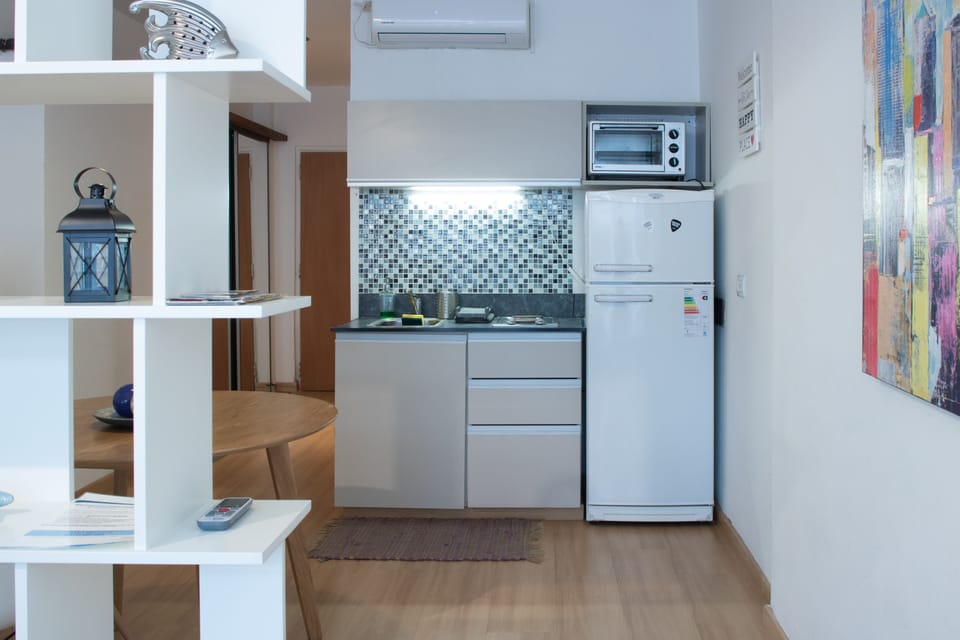 Comfort Studio, 1 Double Bed, Kitchenette | Private kitchen | Full-size fridge, oven, stovetop, espresso maker